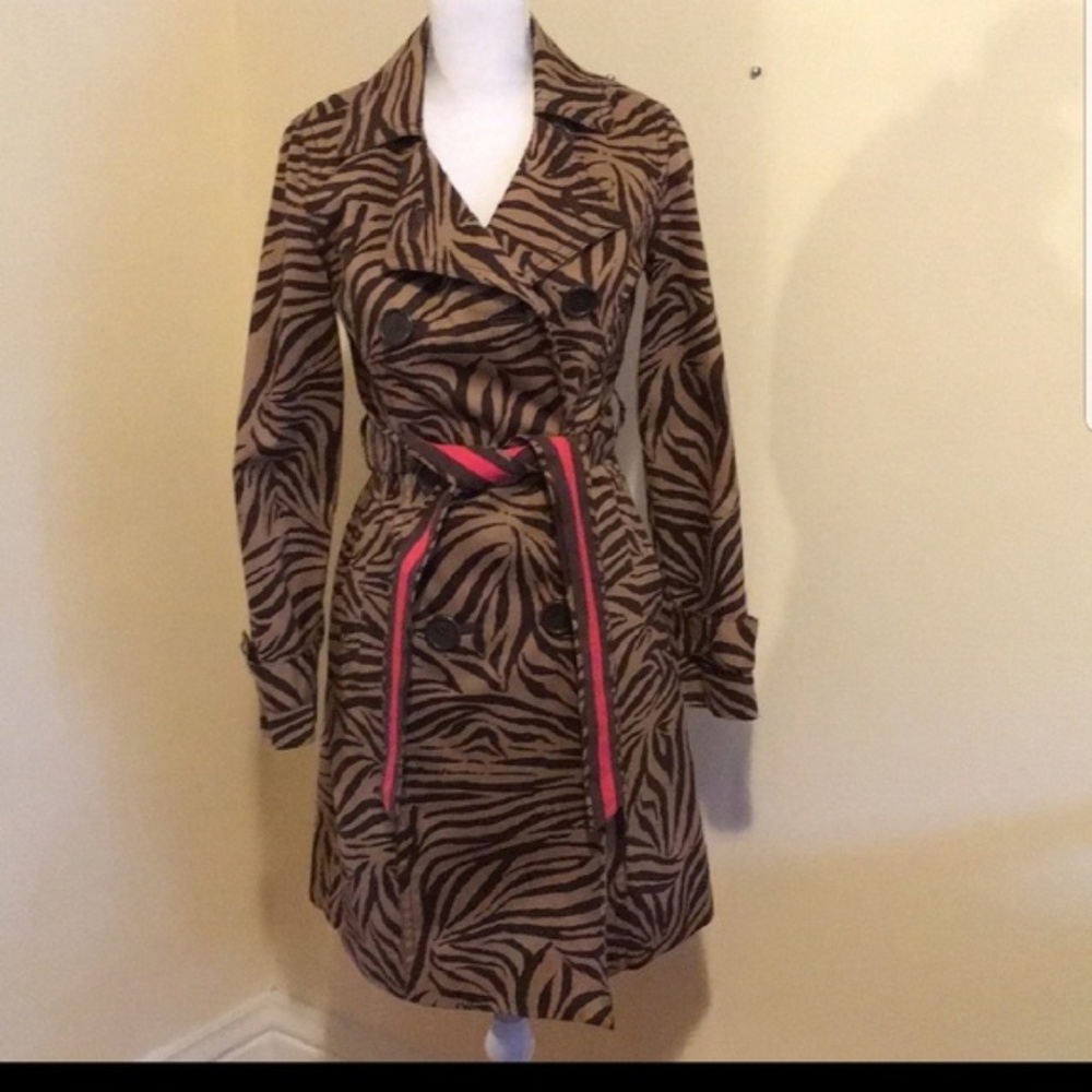 Trench Coat with an animal print ⬇️PRICE DROP⬇️